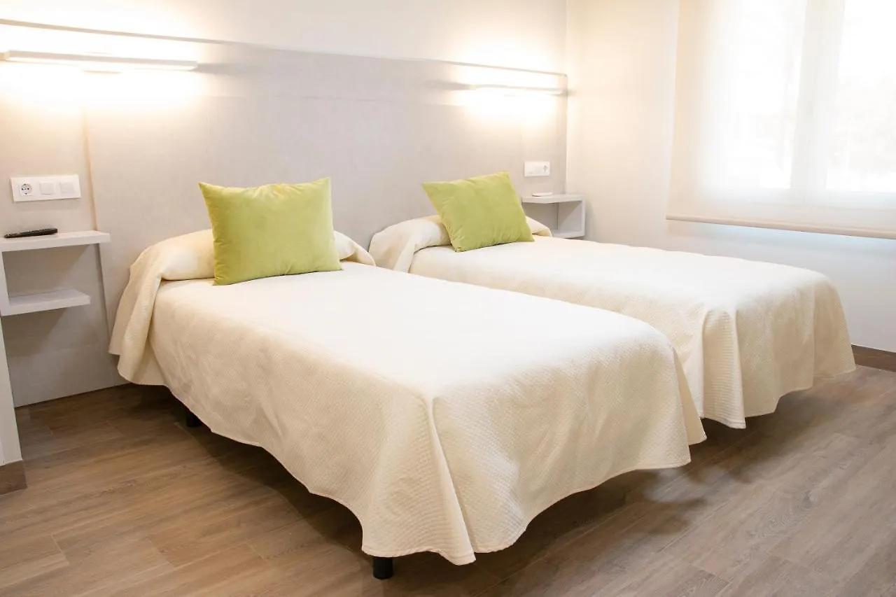 Hostal Restaurante El Cary Montemayor 3*,